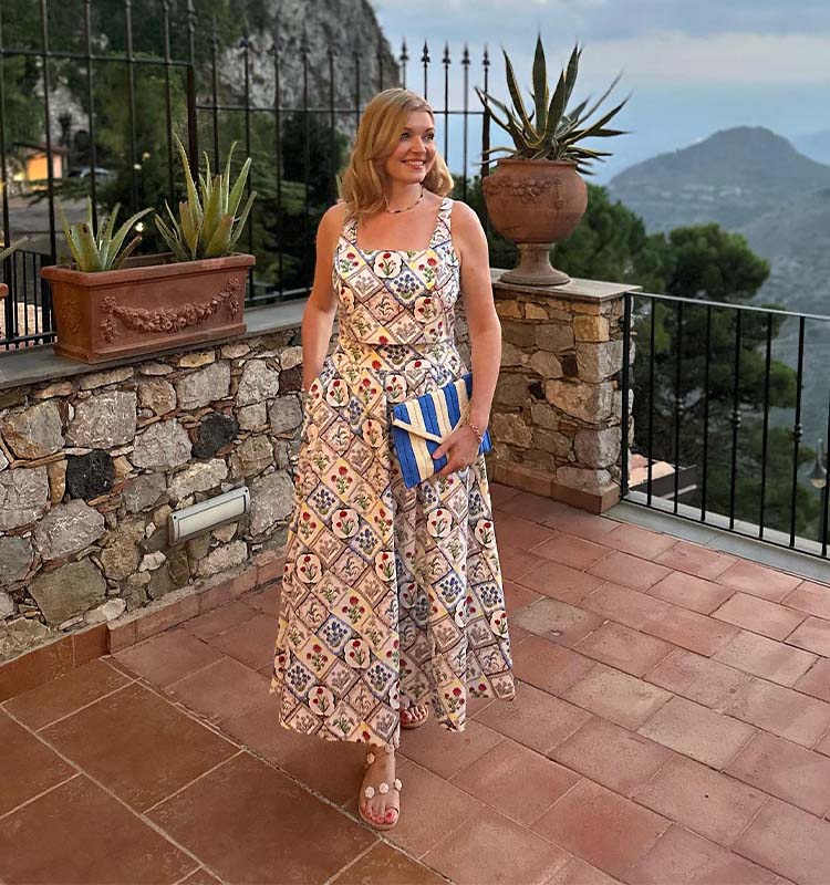 How to dress when you have a large bust